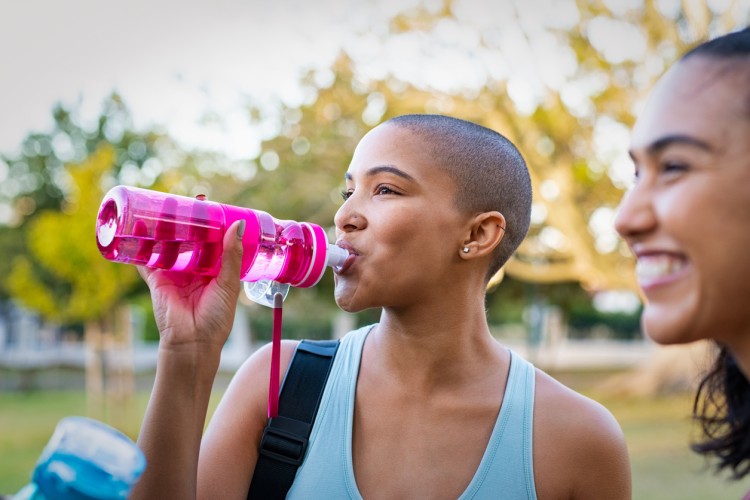 beneficios-beber-galao-de-agua-por-dia