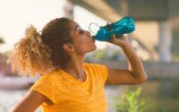 como beber agua pode ajudar a perder peso