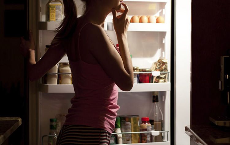 como parar de comer tanto especialmente tarde da noite