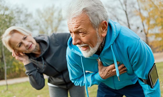 como ajudar alguem com ataque cardiaco